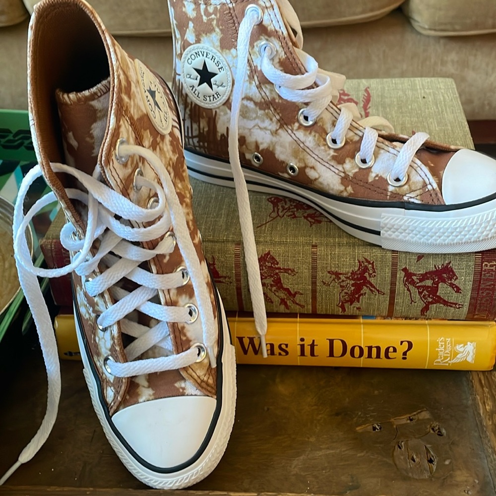 Converse high top sneakerse